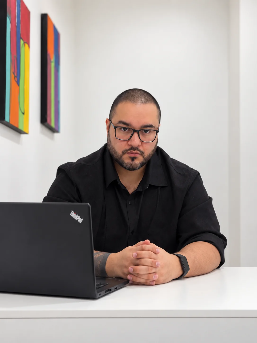 Diego Castillo, licenciado en Psicología, en su consultorio